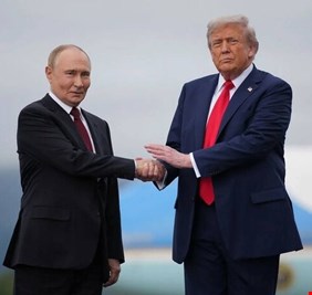 ترامب يعلن إجراء محادثة ناجحة مع بوتين ويؤكد: أسعار الديزل ستنخفض بفضل الاتفاق مع روسيا