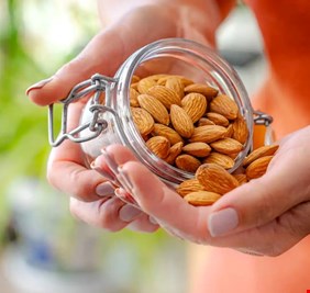 20 حبة لوز.. كيف ستؤثر على مستوى السكر في الدم؟