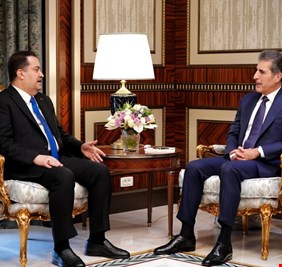 السوداني وبارزاني يؤكدان أهمية الحوار السياسي وتعزيز التنسيق بين بغداد وأربيل