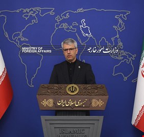 إيران تراجع الرد الأمريكي على مقترحها حول مضيق هرمز وسترد عبر وسطاء