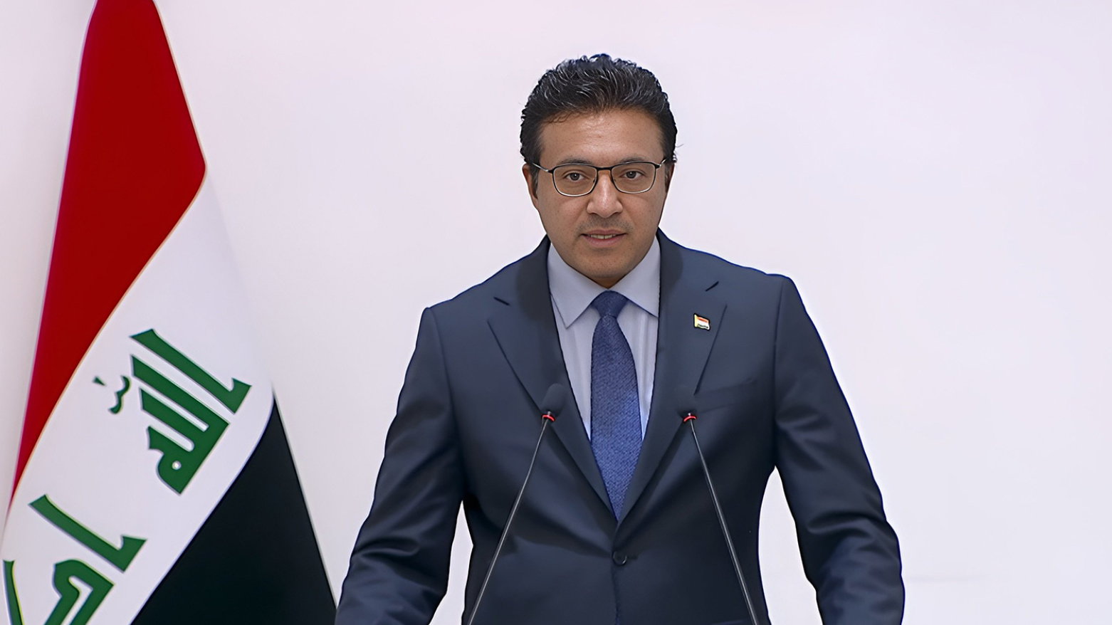 الحكومة: خطة لخفض الدولار في السوق الموازي إلى 1550 ديناراً قريباً