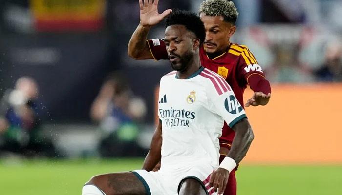 هل هاجم مورينيو؟.. غضب فينيسيوس بعد تبديله في مباراة روما وريال مدريد