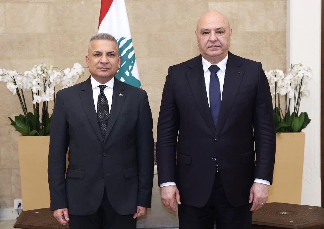 السفير العراقي محمد رضا الحسيني يقدم أوراق اعتماده للرئيس اللبناني
