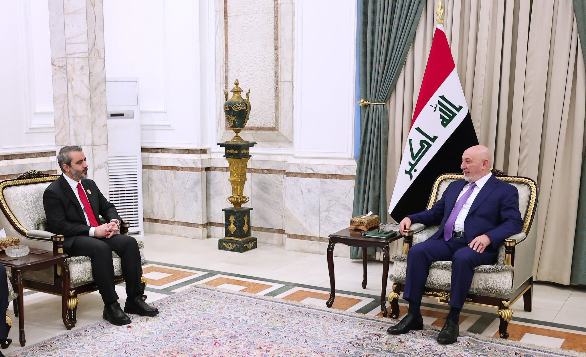 الشرع يدعو رئيس الجمهورية لزيارة سوريا