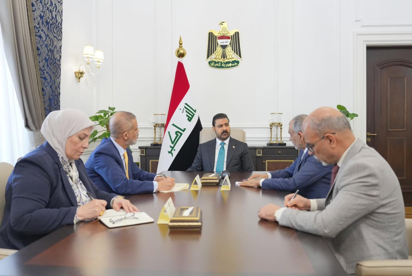 الزيدي يوجه بتثبيت جميع العقود والأجراء واستحداث 120 ألف درجة وظيفية في موازنة 2027