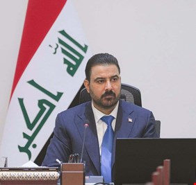 الزيدي يوجّه بإقالة 4 ضباط وإحالتهم إلى التحقيق على خلفية الإساءة للعلم الأميركي