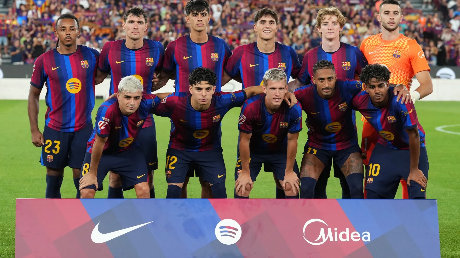 لحل أزمة الدفاع.. برشلونة يستهدف صفقة مفاجئة من الدوري الإنجليزي