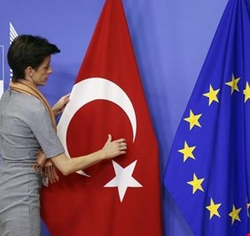 أوربا تنذر تركيا الإعدام يعني النهاية