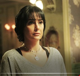 سن غادة عبد الرازق يضعها في موقف محرج