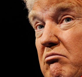 بالصور ... في تغريدة مثيرة ترامب يتهم العرب بتحريضه على قطر