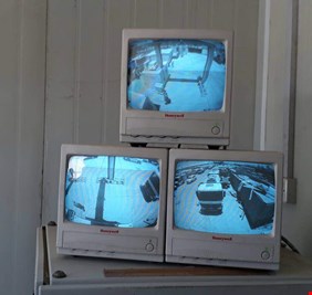 عاجل ... عاجل محافظ بغداد: نعتزم نصب أجهزة سونار حديثة لكشف المتفجرات في مداخل العاصمة