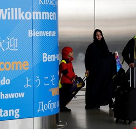 الإمارات تمنع رضيعا من مرافقة أمه القطرية