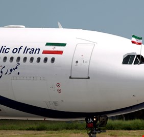 سفن وطائرات أيرانية تواصل نقل البضائع الى قطر