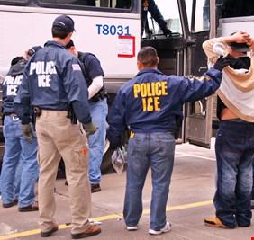 السلطات الأمريكية ترحل عشرات المسيحيين العراقيين