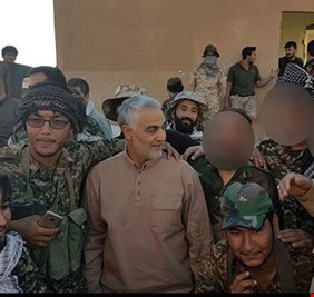 سليماني يرافق فاطميون على الحدود