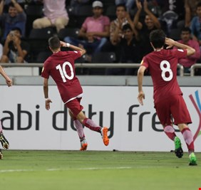 شاهد بالصور ... الفيفا يعاقب قطر في واقعة المجد لتميم