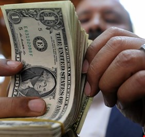 أرتفاع سعر الدولار في سوق العملة