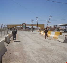 العراق يقترب من اعادة  فتح معبرالوليد البري مع  سوريا