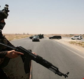 العراق يؤمن الطريق الدولي مع الأردن بالطائرات والدوريات الأمنية السرية