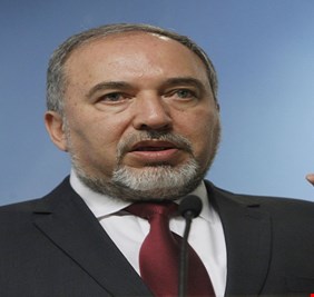 بالصور ...  خدعة وزير الدفاع الإسرائيلي