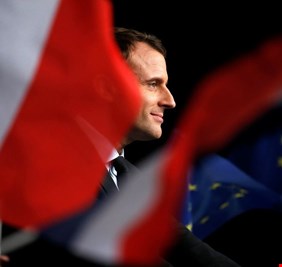 توقعات بفوز ساحق لماكرون في التشريعية الفرنسية