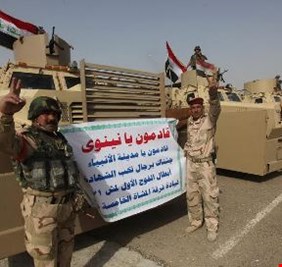 القوات العراقية ترفع العلم العراقي فوق قرية الخورطة بنينوى