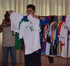 الشباب يلعب بالزي الابيض أمام الامارات