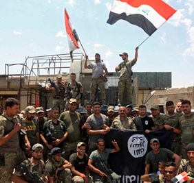 بالصور.. المتنبي  يتظاهر منددآ بأغتيال الشاب كرار نوشي