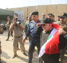 بالفيديو ..  العبادي يتجول في أسواق الموصل بعد التحرير