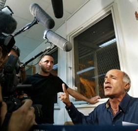 إسرائيل تعيد كاشف أسرارها النووية “مردخاي فعنونو” إلى السجن