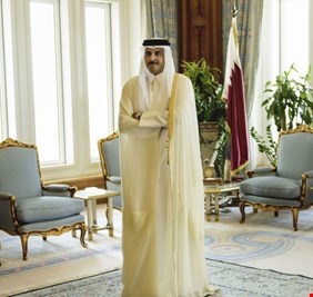 أمير قطر يدس السم للقرضاوي