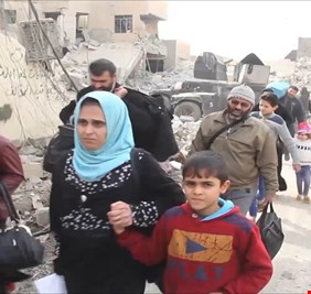 نازحون عراقيون : الموصل أنهكتنا ودُمّرها داعش لكننا متفائلون