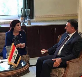 السفيرة تطعن الشهداء بالخنجر !!