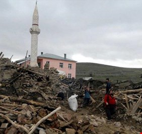 تسونامي يضرب تركيا و اليونان