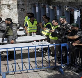 إسرائيل تزرع كاميرات ذكية في المسجد الأقصى لتحويل الأنظار عن البوابات الإلكترونية (صورة)