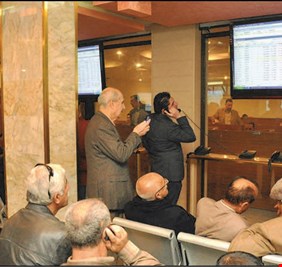 انخفاض سعر صرف الدولار بالاسواق المحلية