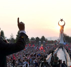 شيخة قطرية تعظم أردوغان بصفات “الذات الإلهية”