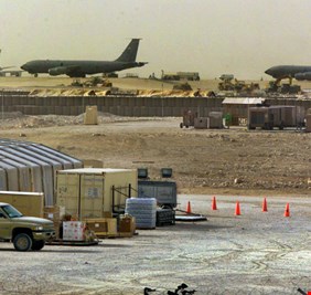 مسؤول أمريكي: القاعدة في قطر تحرج واشنطن