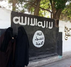 بسبب العض داعش يعزل مسؤولة كتيبة الخنساء