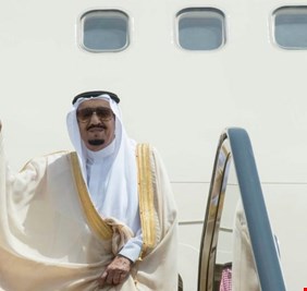 ألف مرافق حجزوا غُرفاً وسيارات بـ9 ملايين دولار .. أرقام صادمة عن فاتورة عطلة الملك سلمان في المغرب