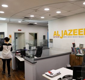 إسرائيل تناور لإنقاذ سمعة قناة الجزيرة