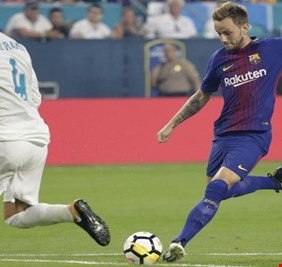لماذا شتم حكم مباراة الكلاسيكو إيفان راكيتيتش؟