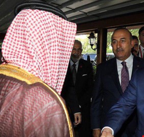 ظريف: حكومة إيران ستسعى لعلاقات مع السعودية