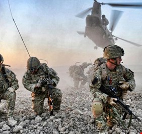 القوات الأميركية تنفّذ إنزالاً قرب الموصل لإخلاء جواسيسها في 