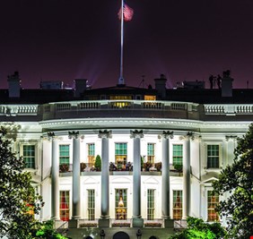 خائن في البيت الأبيض.. اختراقٌ غير مسبوقٍ في تاريخ رؤساء أميركا..