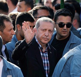 استجابة لأردوغان.. تركيا تصمم ملابس خاصة بـ 