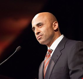 سفير إماراتي : لا نريد أن تكون تركيا وقطر قادرتين حتى على تشكيل قائمة طعام