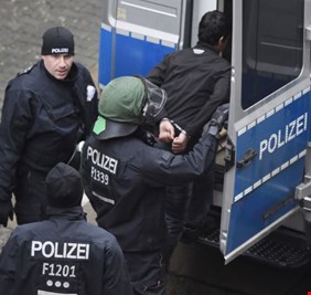 أبو ولاء العراقي في قبضة الالمان , كيف جند ابنه بعمر 3 سنوات