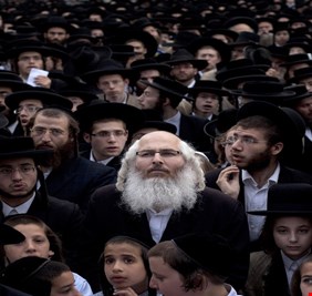 حاخامات يبيعون الرضع والمواليد الجدد إلى عائلات يهودية في أمريكا