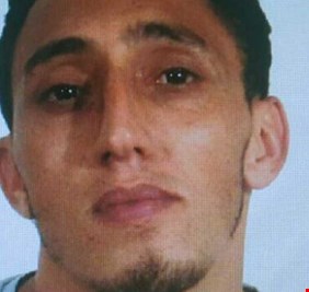 المغربي الذي سرق هوية أخيه ليرعب برشلونة دهساً بالعجلات